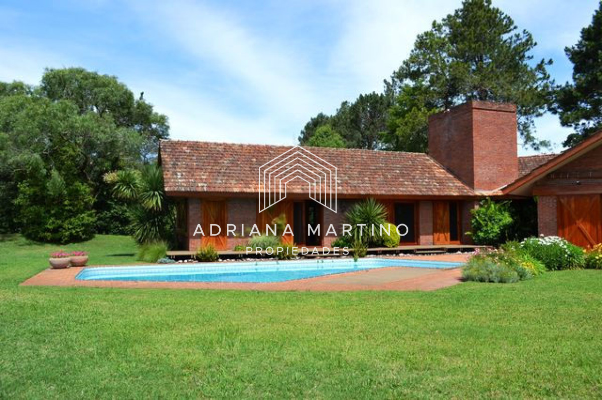 Casa ID.33510 - Casa en el Golf 4 dormitorios con piscina y parrillero