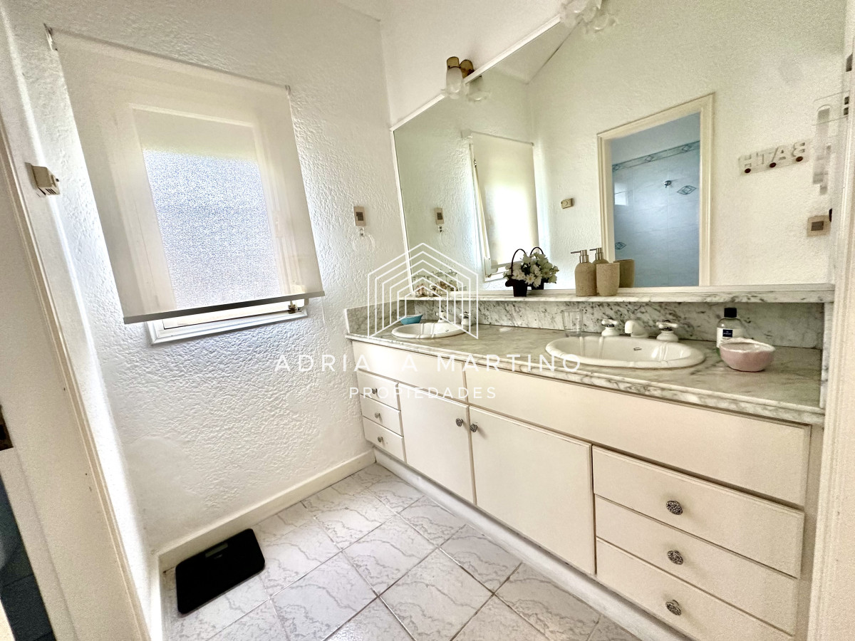 Casa ID.34129 - Casa en venta y alquiler temporal a metros de Playa Brava, Punta del Este