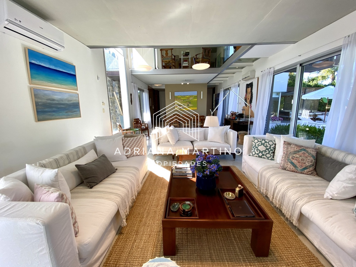 Casa ID.70611 - Hermosa residencia en playa brava a metros del mar  punta del este
