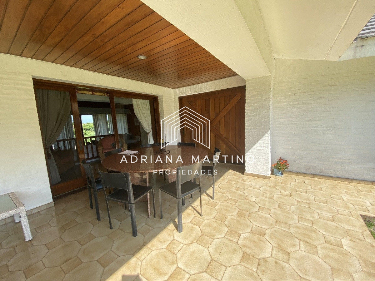 Casa ID.34592 - Espectacular casa a pasos de playa brava Brava 5 dormitorios + doble dependencia ,piscina,gran parque y vista al mar