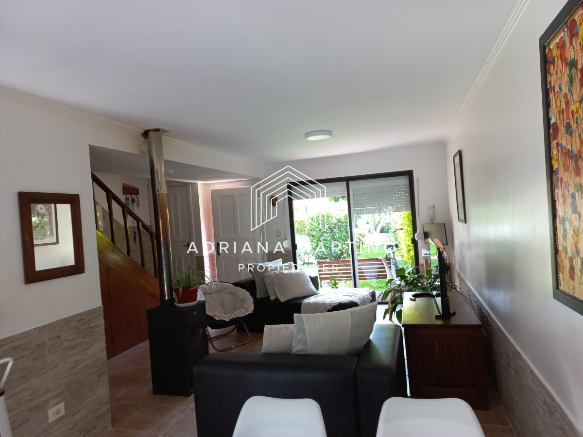 Hermoso tripex con parrillero en zona ideal para vivir todo el año. - GoPunta - Portal Inmobiliario de Punta del Este - Maldonado