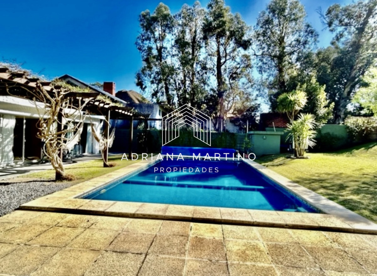 Casa ID.34091 - Casa en Rincón del Indio, a pocas cuadras del mar, con hermoso jardín y piscina