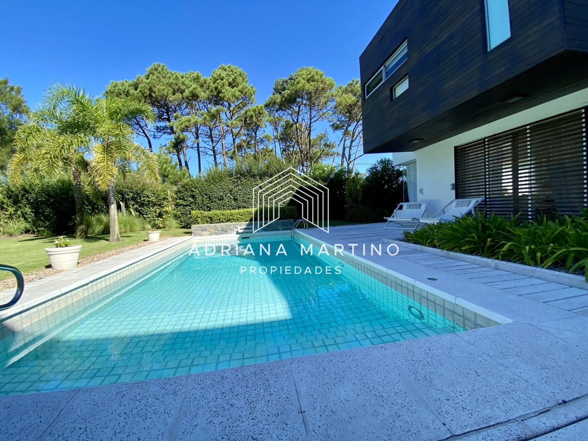 Casa ID.70611 - Hermosa residencia en playa brava a metros del mar  punta del este