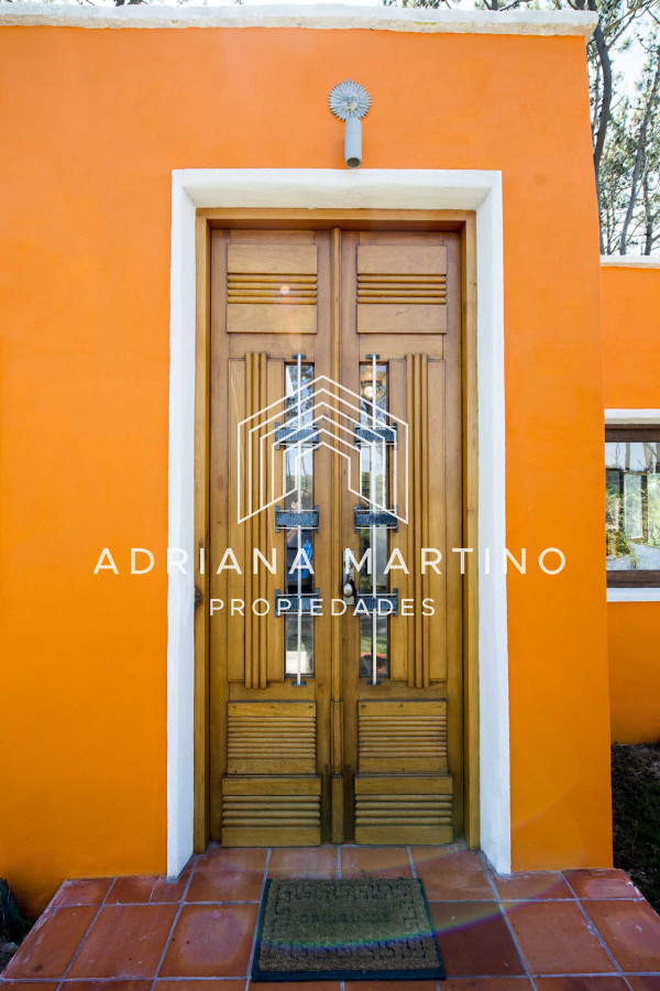 Cómoda casa ubicada en un precioso entorno. Amplios  y cálidos espacios. - GoPunta - Portal Inmobiliario de Punta del Este - Maldonado