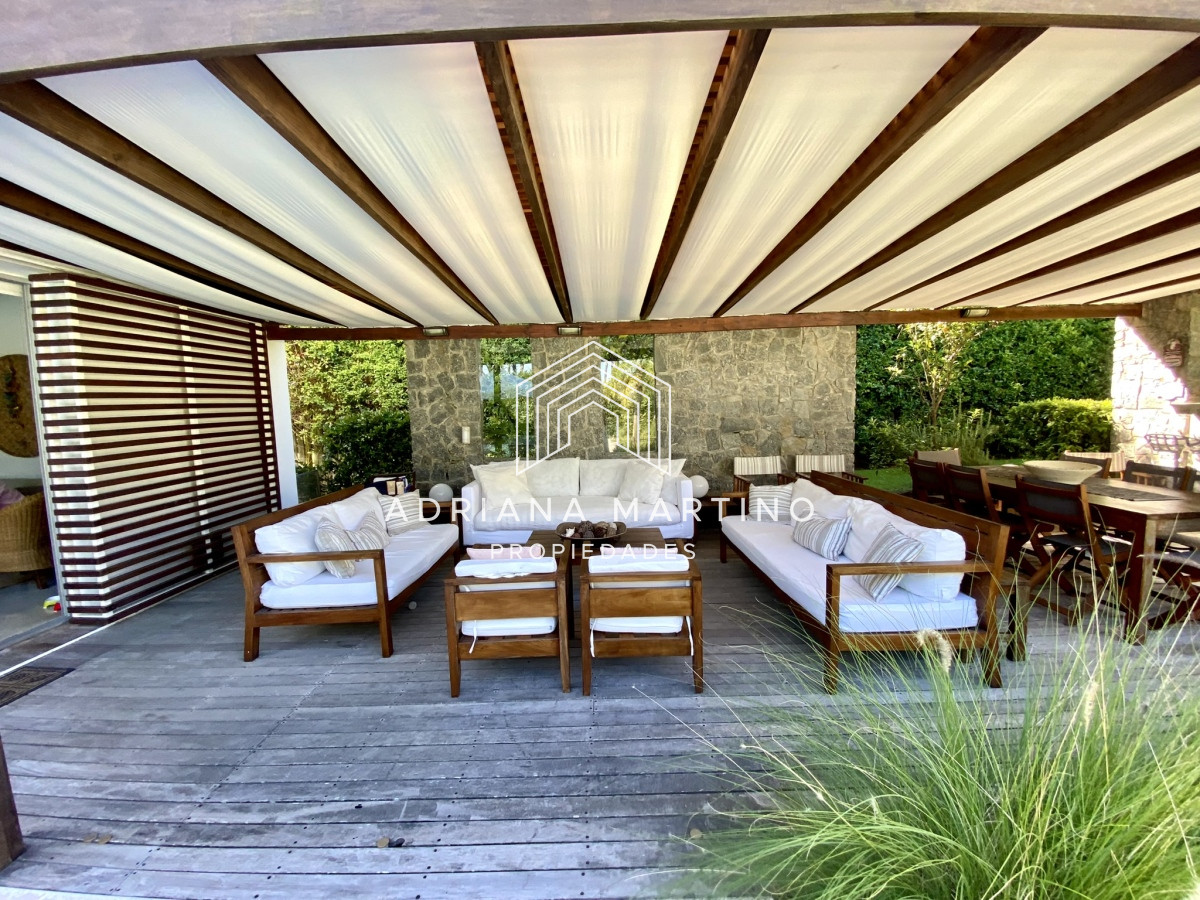 Casa ID.70611 - Hermosa residencia en playa brava a metros del mar  punta del este