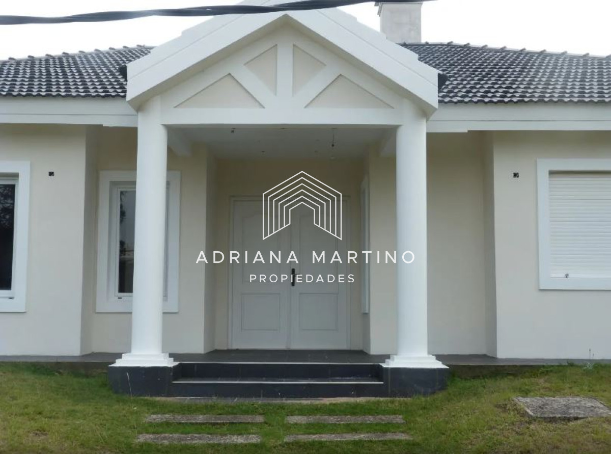 Casa modera 4 dormitorios en Pinares - GoPunta - Portal Inmobiliario de Punta del Este - Maldonado