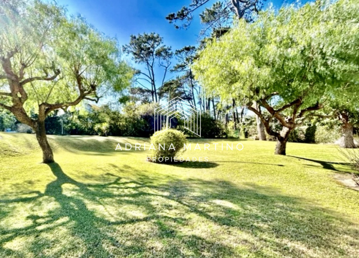 Casa ID.34091 - Casa en Rincón del Indio, a pocas cuadras del mar, con hermoso jardín y piscina