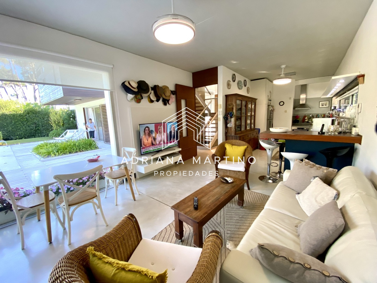 Casa ID.70611 - Hermosa residencia en playa brava a metros del mar  punta del este