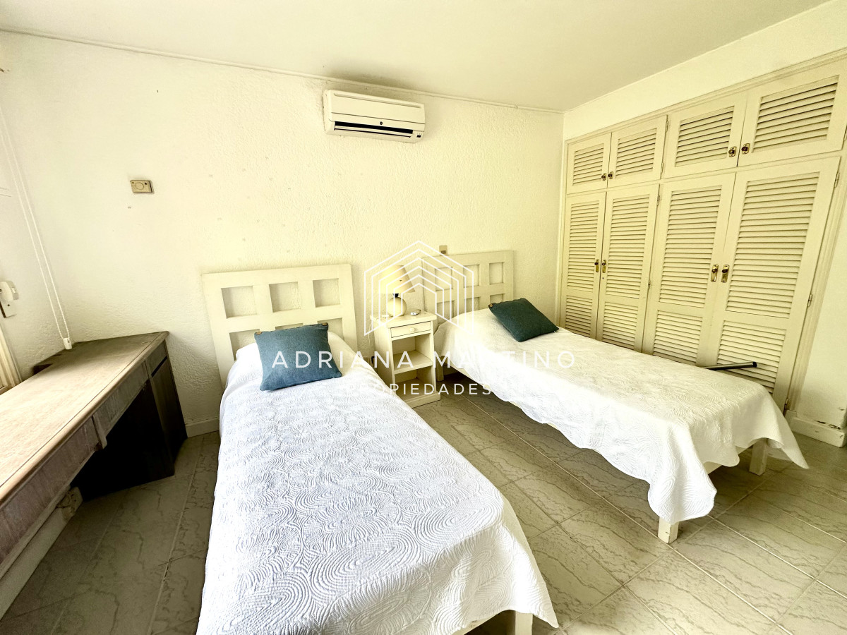 Casa ID.34129 - Casa en venta y alquiler temporal a metros de Playa Brava, Punta del Este