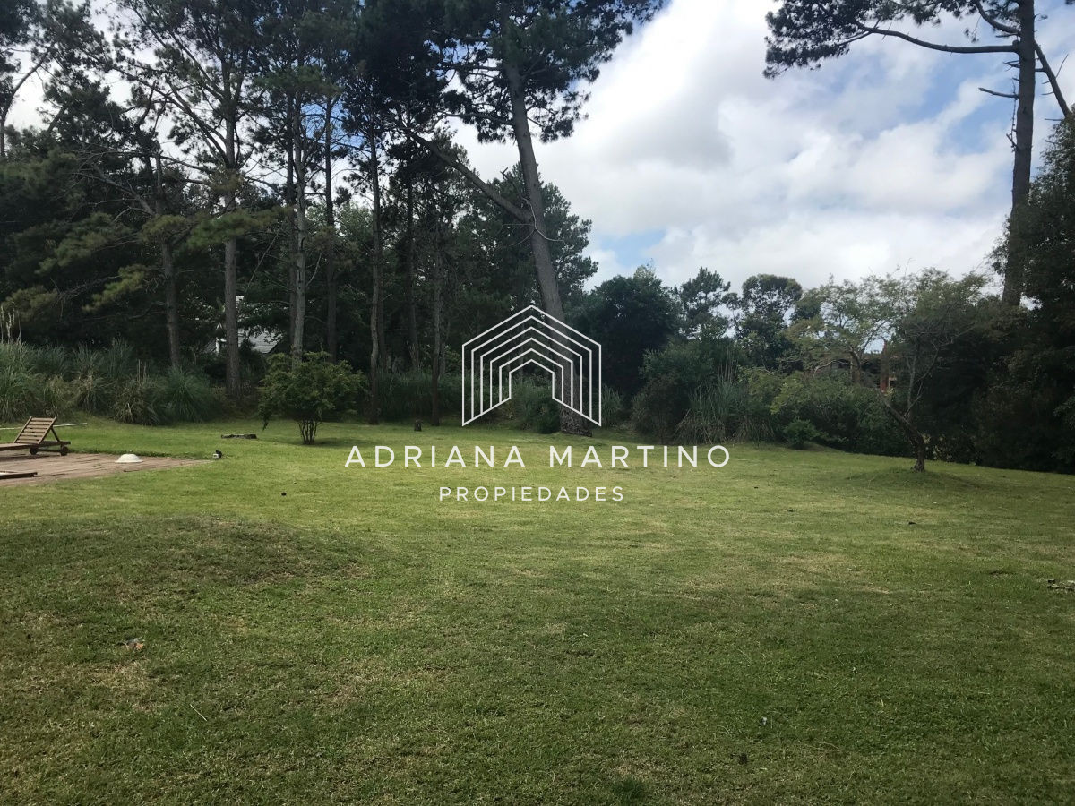 Casa ID.33672 - Casa en Rincón del Indio 4 dormitorios y dependencia con piscina y parrillero