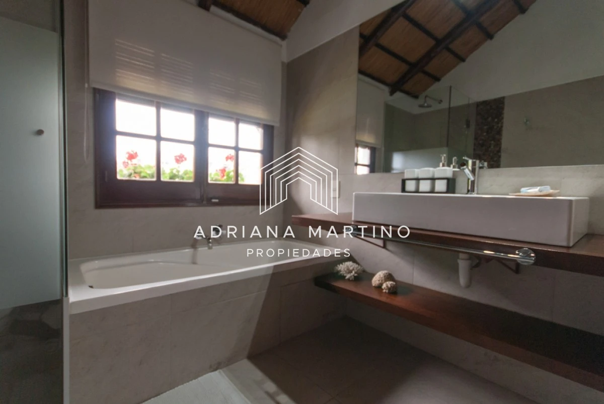 Casa ID.67768 - Muy cerca del mar piscina climatizada y hermoso parrillero cerrado 