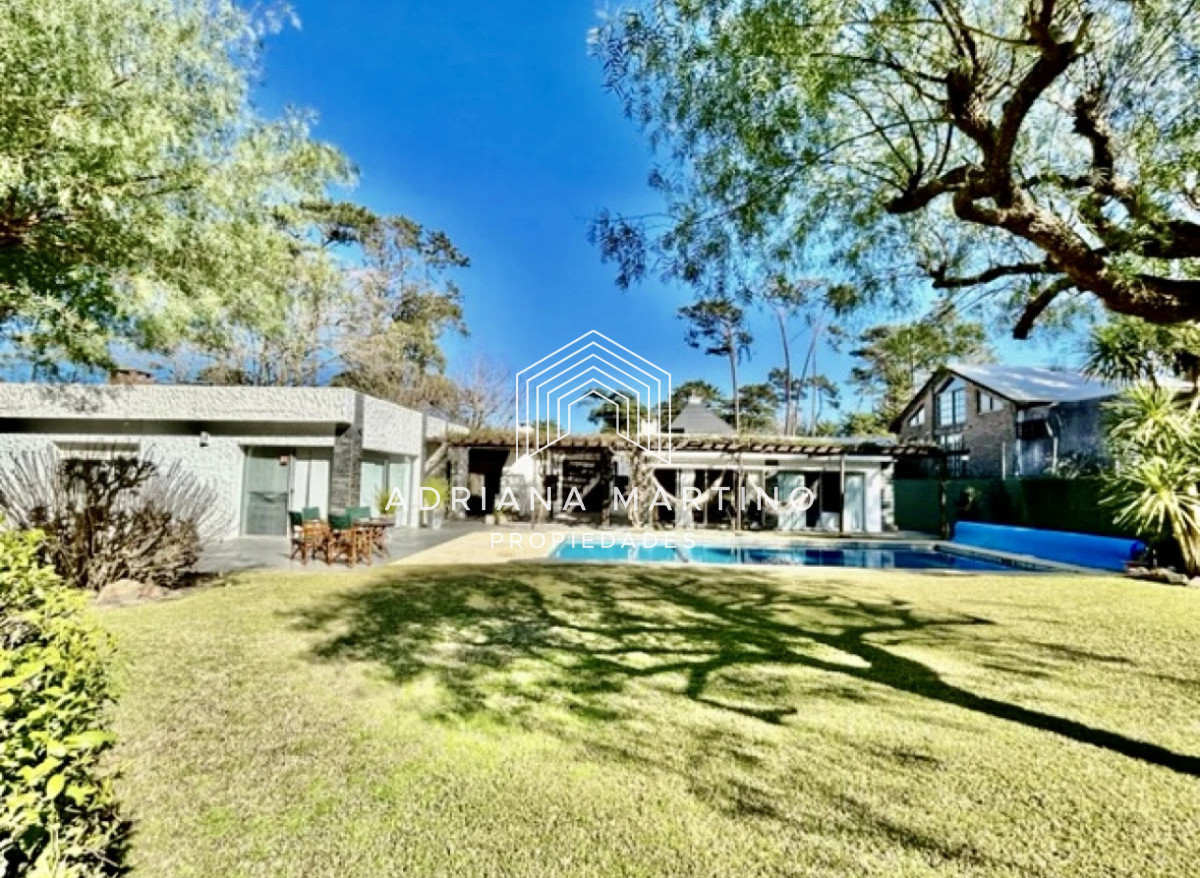 Casa ID.34091 - Casa en Rincón del Indio, a pocas cuadras del mar, con hermoso jardín y piscina