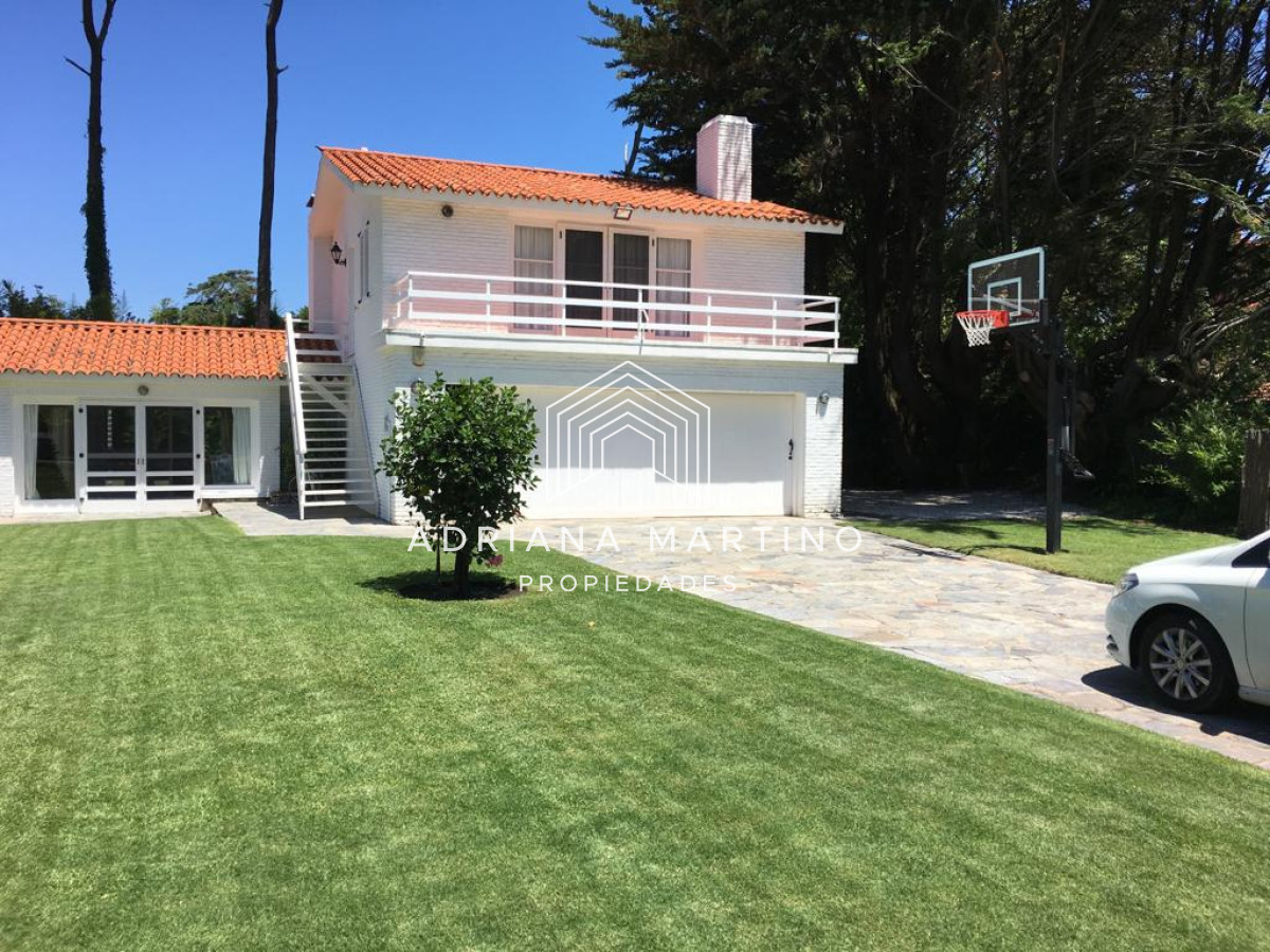 Casa ID.70308 - Hermosa propiedad a cuadras de la playa brava en Punta del Este 