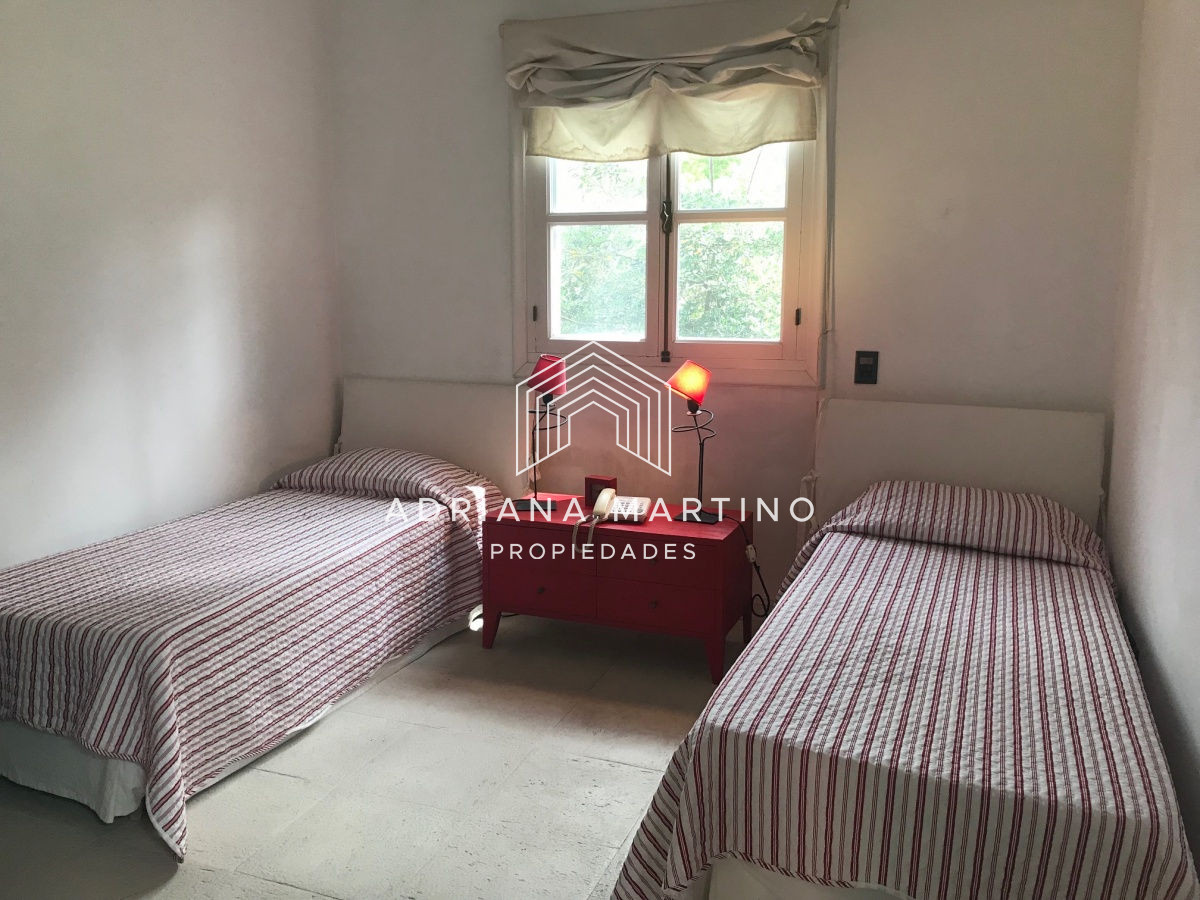 Casa ID.33672 - Casa en Rincón del Indio 4 dormitorios y dependencia con piscina y parrillero