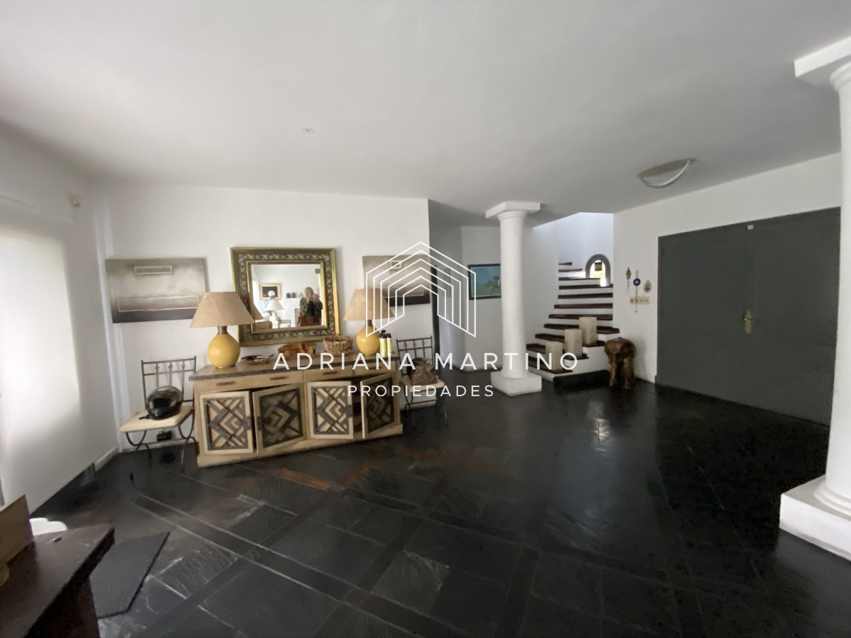 Casa ID.69318 - Casa en Playa Brava, espectacular ubicación.  5 dormitorios con baños en suite