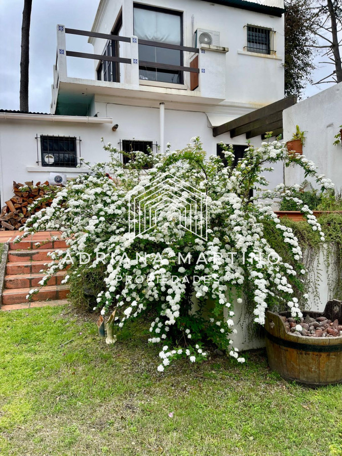 Casa ID.71156 - Venta de Casa a Metros del Mar – Entorno Natural y Amplio Terreno