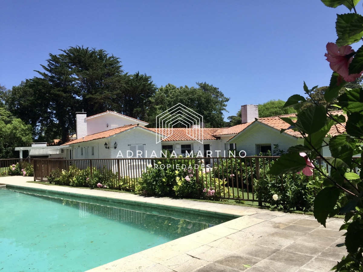 Casa ID.70308 - Hermosa propiedad a cuadras de la playa brava en Punta del Este 
