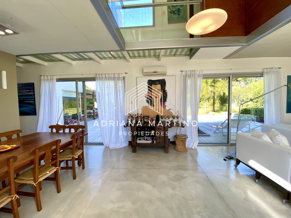 Casa ID.70611 - Hermosa residencia en playa brava a metros del mar  punta del este