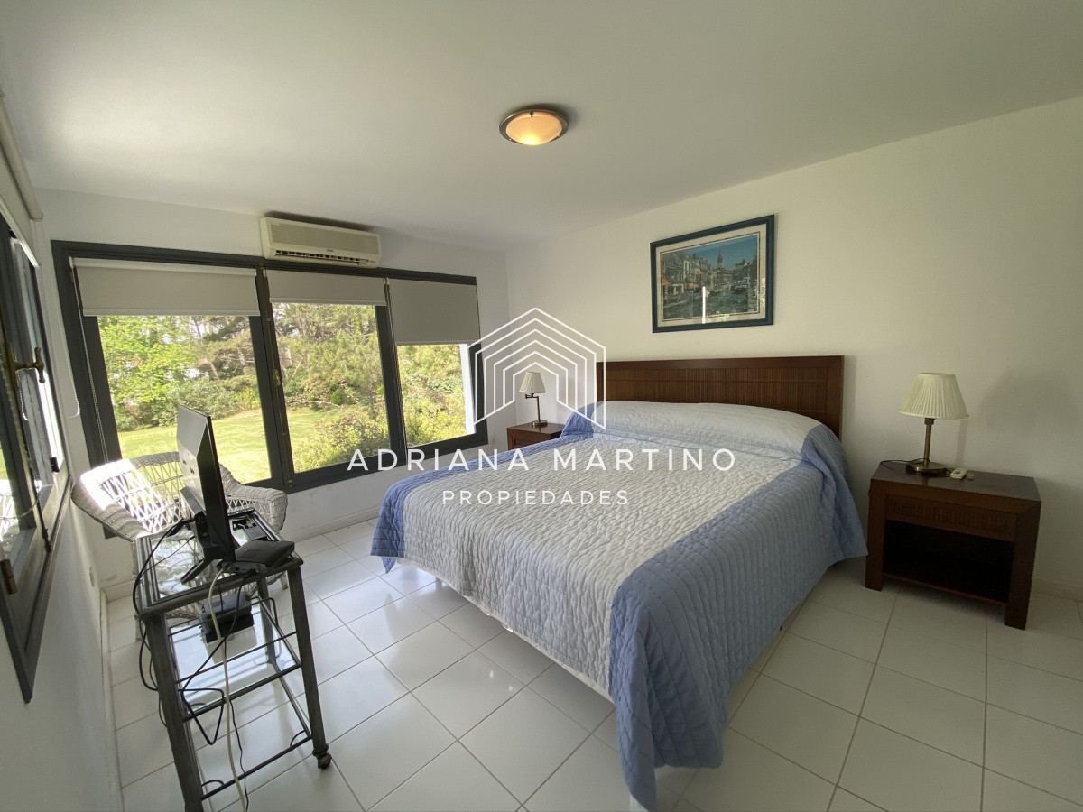 Casa ID.69318 - Casa en Playa Brava, espectacular ubicación.  5 dormitorios con baños en suite