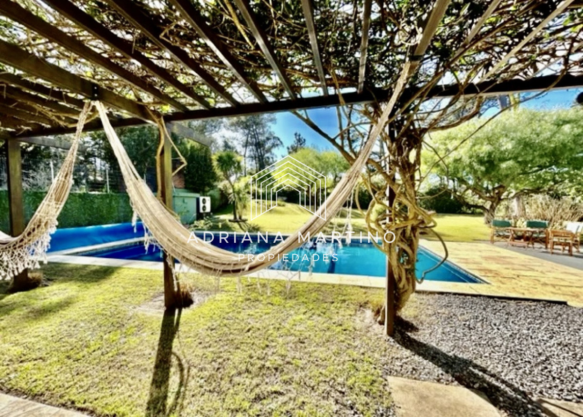 Casa ID.34091 - Casa en Rincón del Indio, a pocas cuadras del mar, con hermoso jardín y piscina