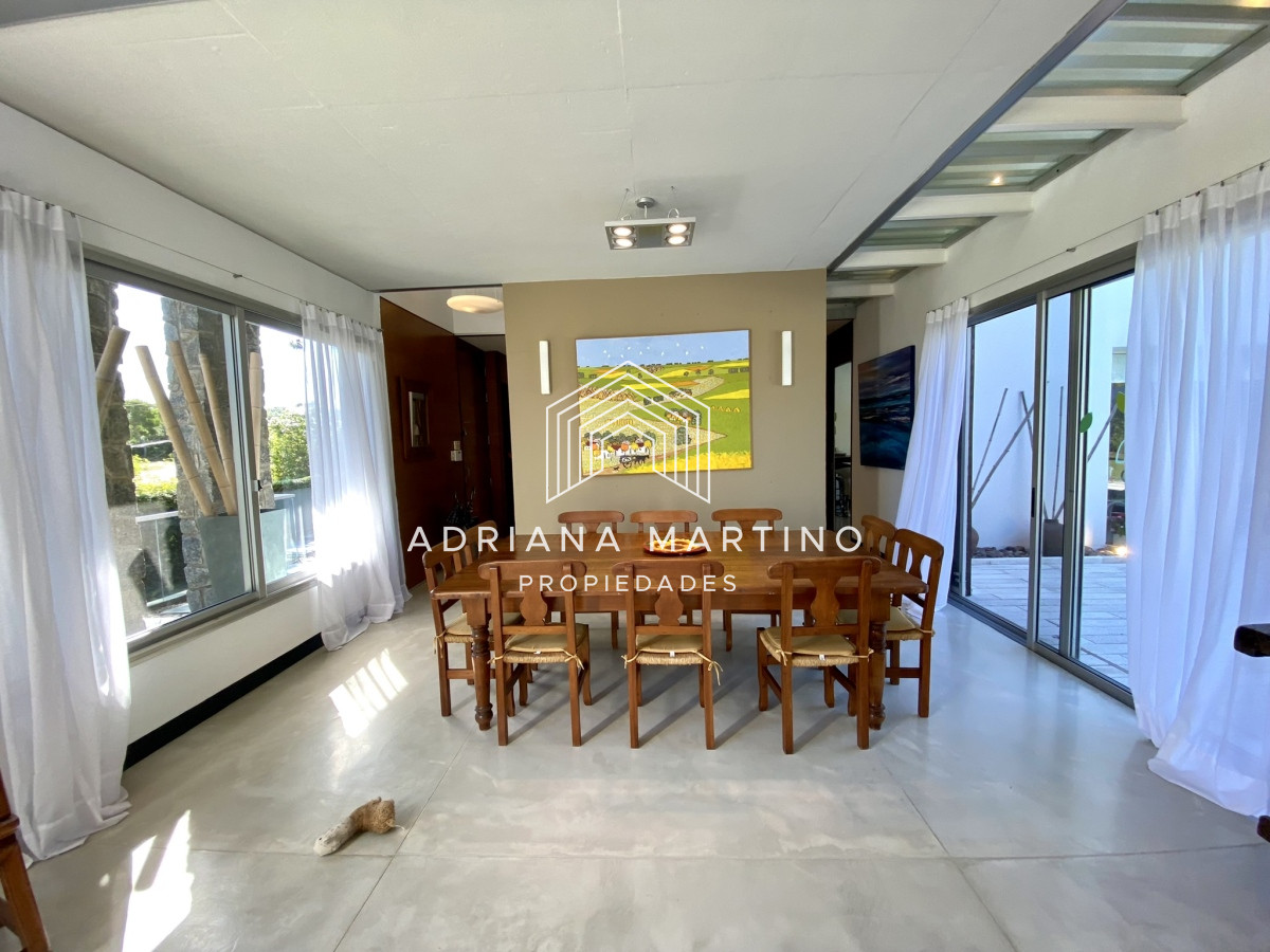 Casa ID.70611 - Hermosa residencia en playa brava a metros del mar  punta del este