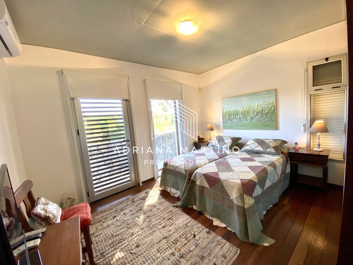 Casa ID.70611 - Hermosa residencia en playa brava a metros del mar  punta del este