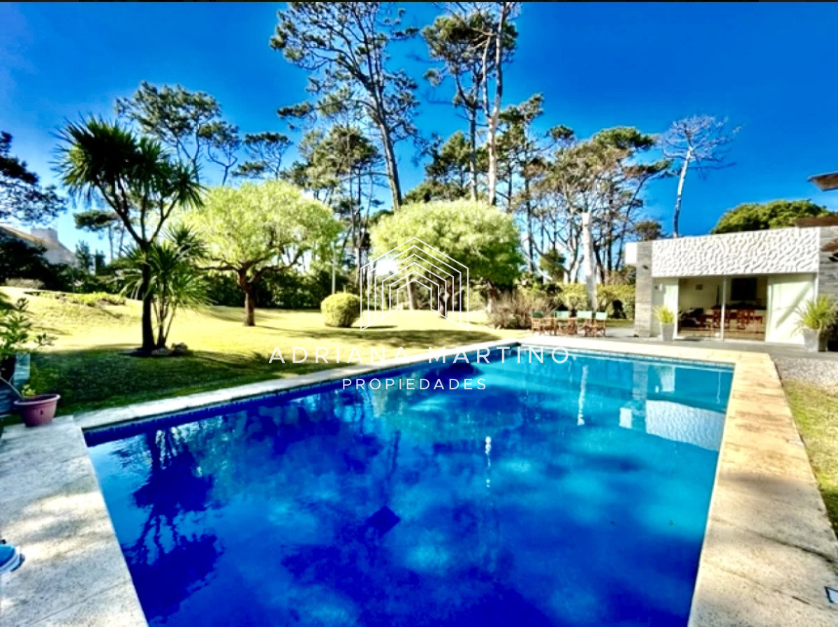 Casa ID.34091 - Casa en Rincón del Indio, a pocas cuadras del mar, con hermoso jardín y piscina
