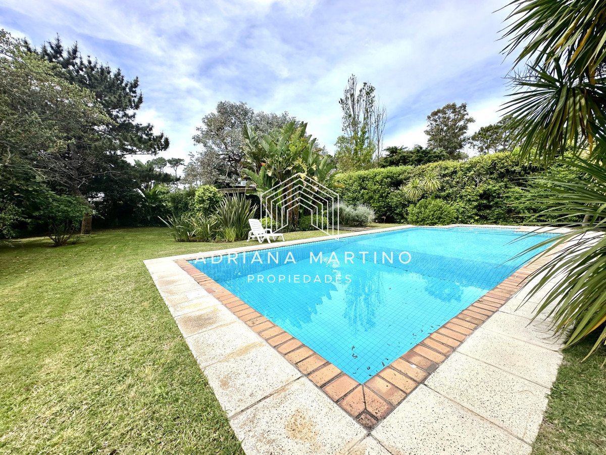 Casa ID.34129 - Casa en venta y alquiler temporal a metros de Playa Brava, Punta del Este