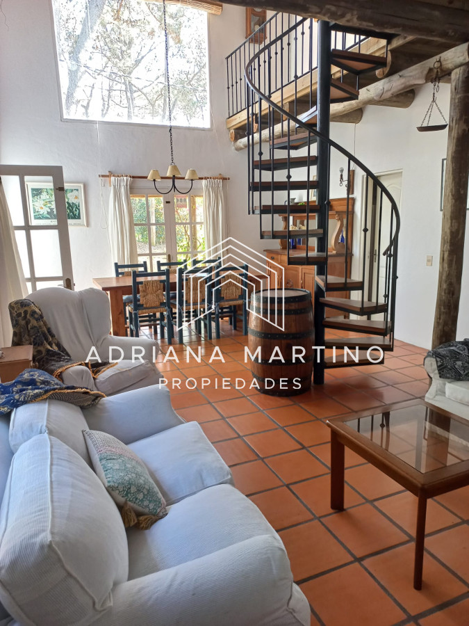 Hermosa y amplia casa en La Barra - GoPunta - Portal Inmobiliario de Punta del Este - Maldonado