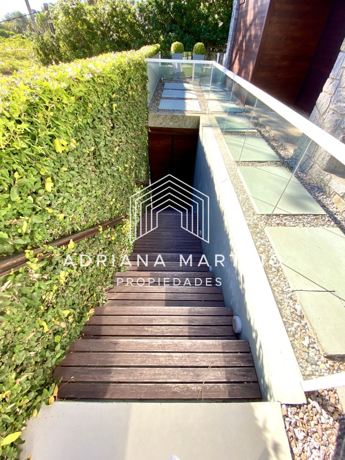 Casa ID.70611 - Hermosa residencia en playa brava a metros del mar  punta del este