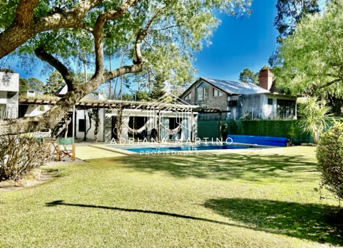 Casa ID.34091 - Casa en Rincón del Indio, a pocas cuadras del mar, con hermoso jardín y piscina