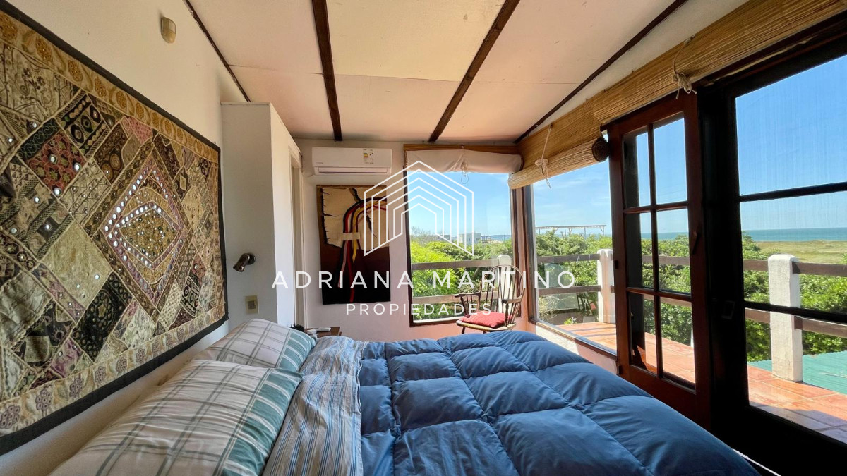 Casa ID.71156 - Venta de Casa a Metros del Mar – Entorno Natural y Amplio Terreno