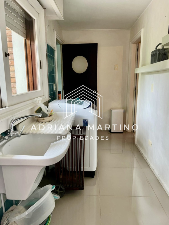 Casa ID.67494 - Casa en venta y alquiler anual, ubicada en un barrio muy tranquilo y con una excelente ubicación, ideal para vivir todo el año.