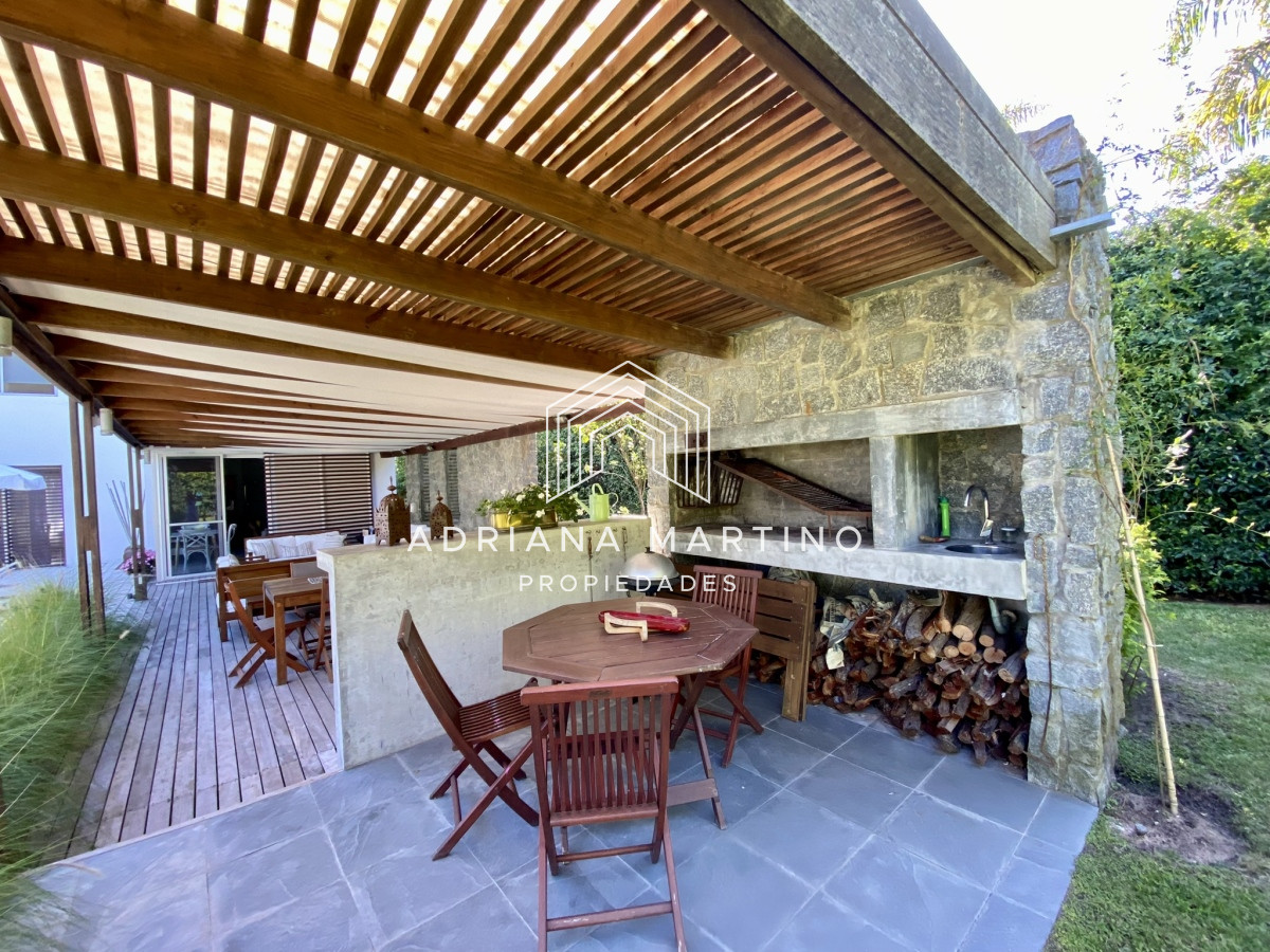 Casa ID.70611 - Hermosa residencia en playa brava a metros del mar  punta del este