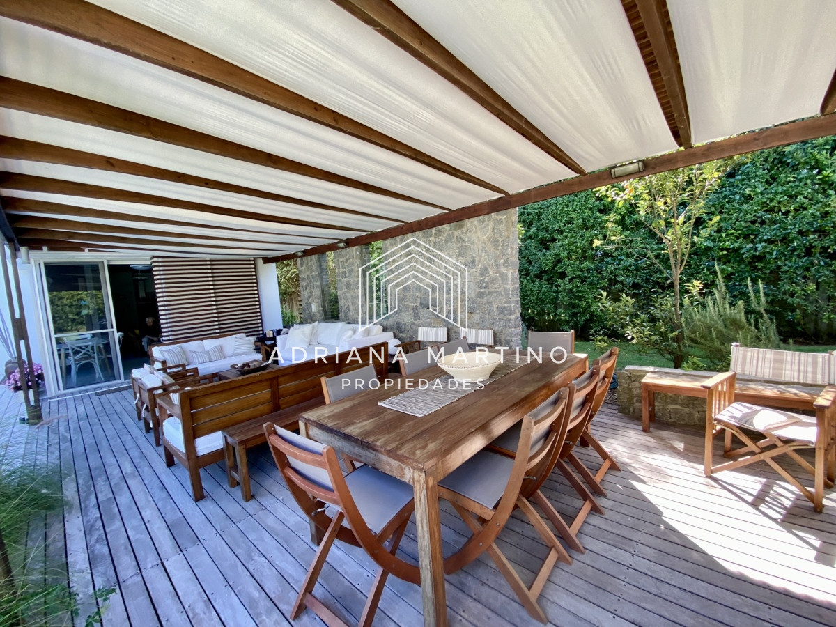 Casa ID.70611 - Hermosa residencia en playa brava a metros del mar  punta del este