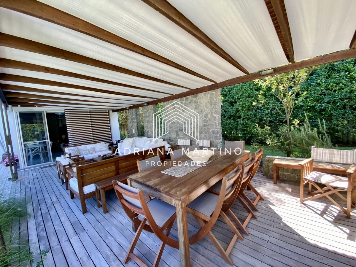 Casa ID.70611 - Hermosa residencia en playa brava a metros del mar  punta del este