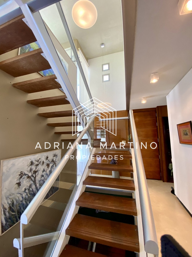 Casa ID.70611 - Hermosa residencia en playa brava a metros del mar  punta del este