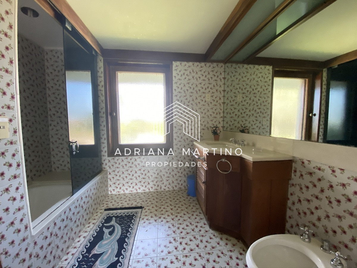 Casa ID.34592 - Espectacular casa a pasos de playa brava Brava 5 dormitorios + doble dependencia ,piscina,gran parque y vista al mar