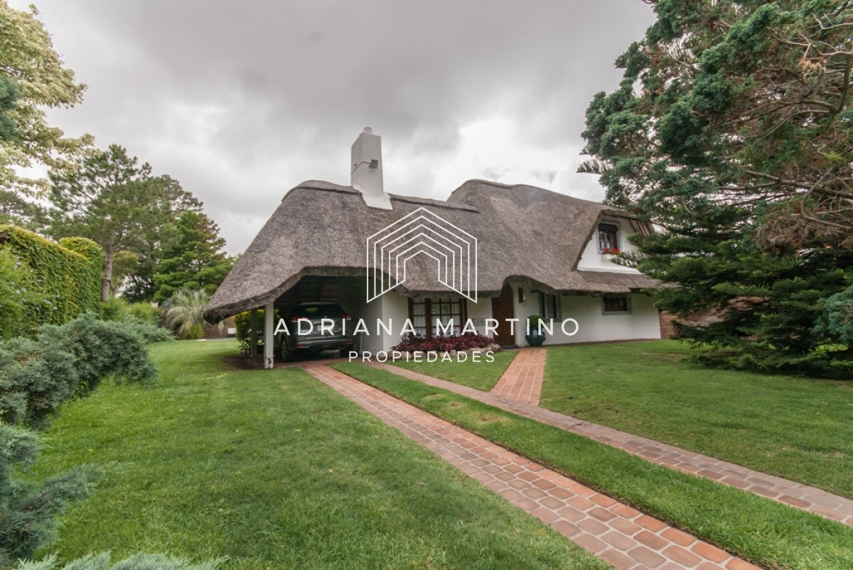 Casa ID.67768 - Muy cerca del mar piscina climatizada y hermoso parrillero cerrado 