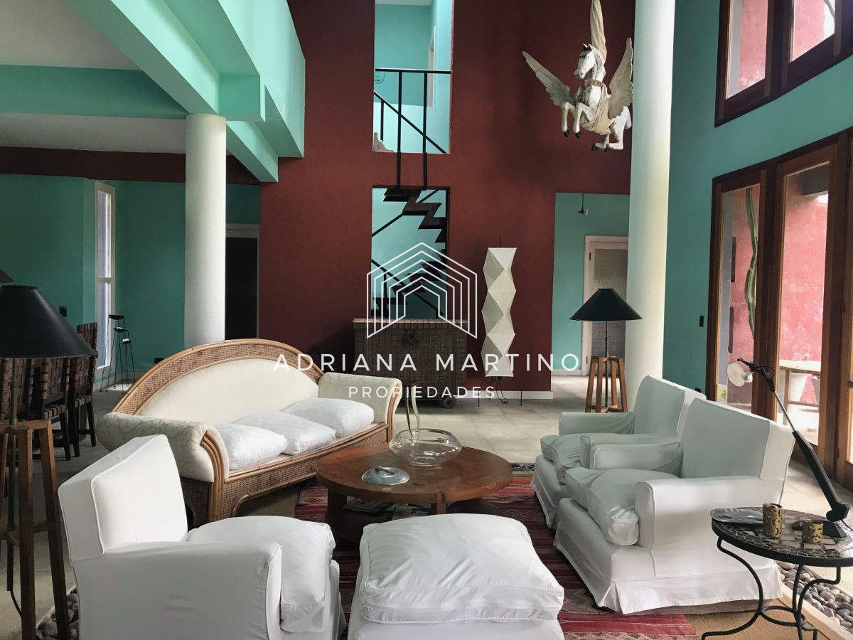 Casa ID.33672 - Casa en Rincón del Indio 4 dormitorios y dependencia con piscina y parrillero