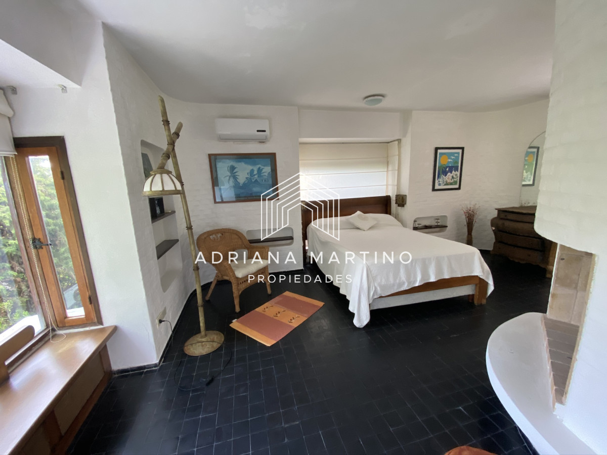 Casa ID.34592 - Espectacular casa a pasos de playa brava Brava 5 dormitorios + doble dependencia ,piscina,gran parque y vista al mar