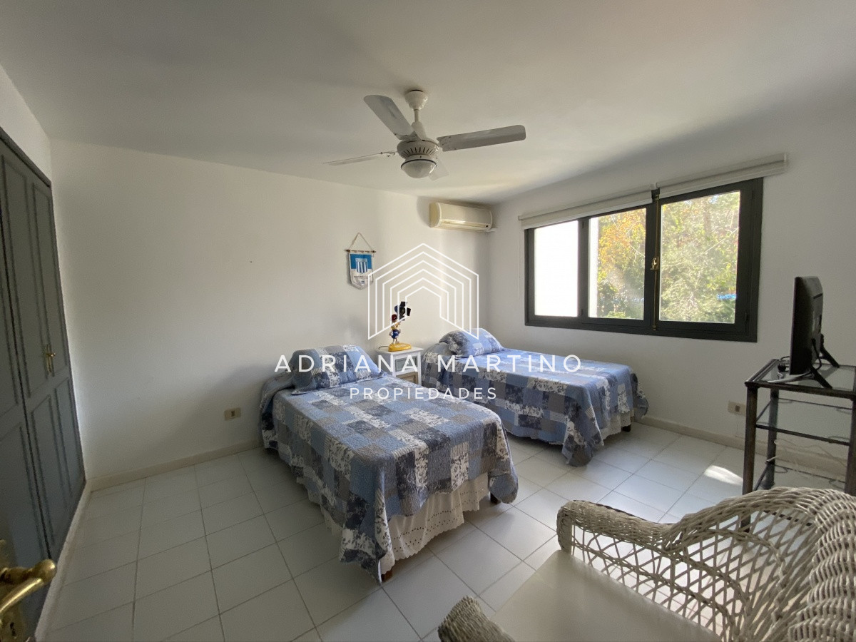 Casa ID.69318 - Casa en Playa Brava, espectacular ubicación.  5 dormitorios con baños en suite