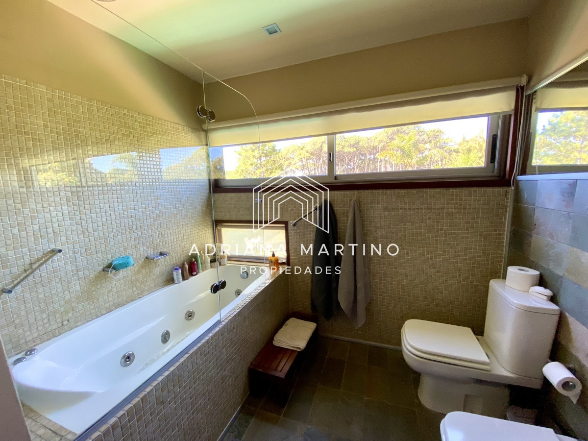 Casa ID.70611 - Hermosa residencia en playa brava a metros del mar  punta del este