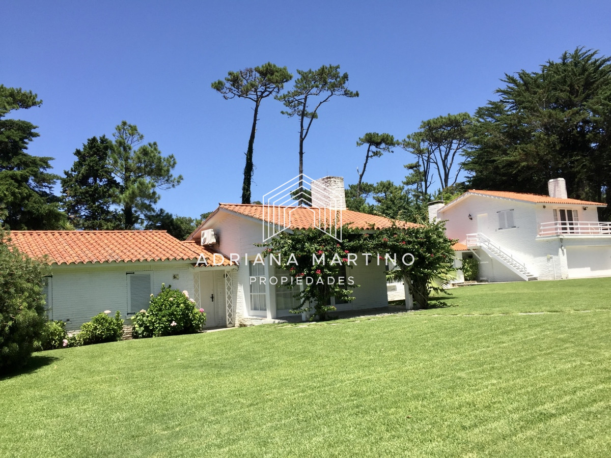 Casa ID.70308 - Hermosa propiedad a cuadras de la playa brava en Punta del Este 