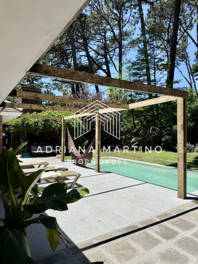 Casa ID.67494 - Casa en venta y alquiler anual, ubicada en un barrio muy tranquilo y con una excelente ubicación, ideal para vivir todo el año.