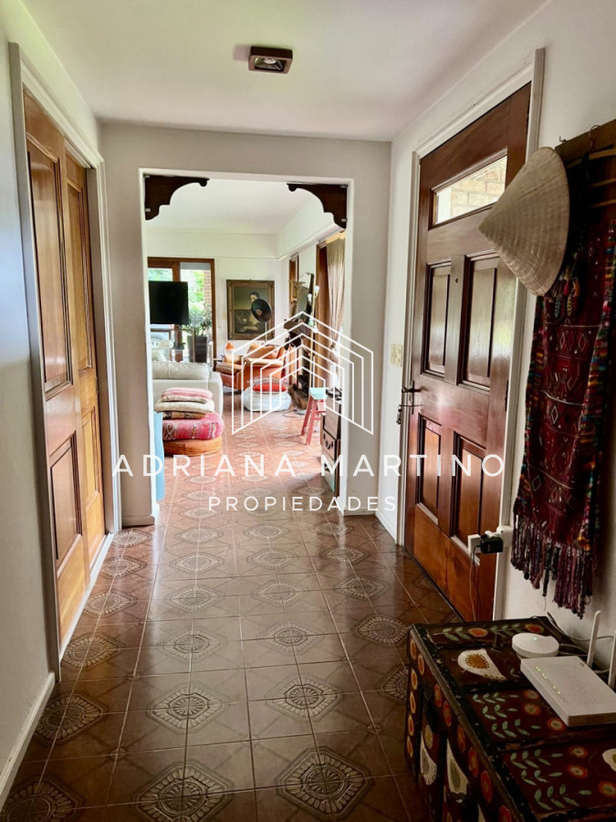 Casa ID.67494 - Casa en venta y alquiler anual, ubicada en un barrio muy tranquilo y con una excelente ubicación, ideal para vivir todo el año.