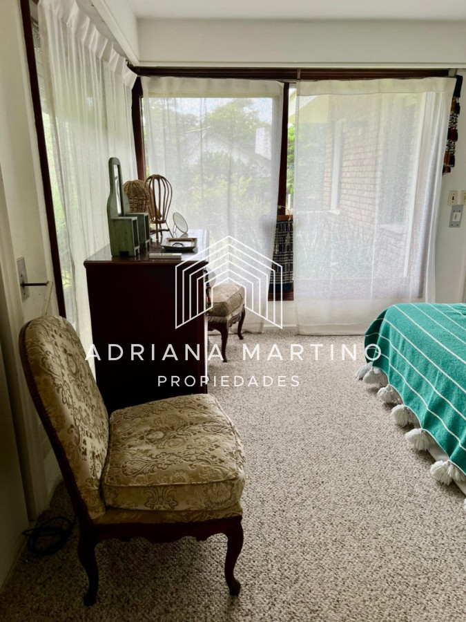 Casa ID.67494 - Casa en venta y alquiler anual, ubicada en un barrio muy tranquilo y con una excelente ubicación, ideal para vivir todo el año.