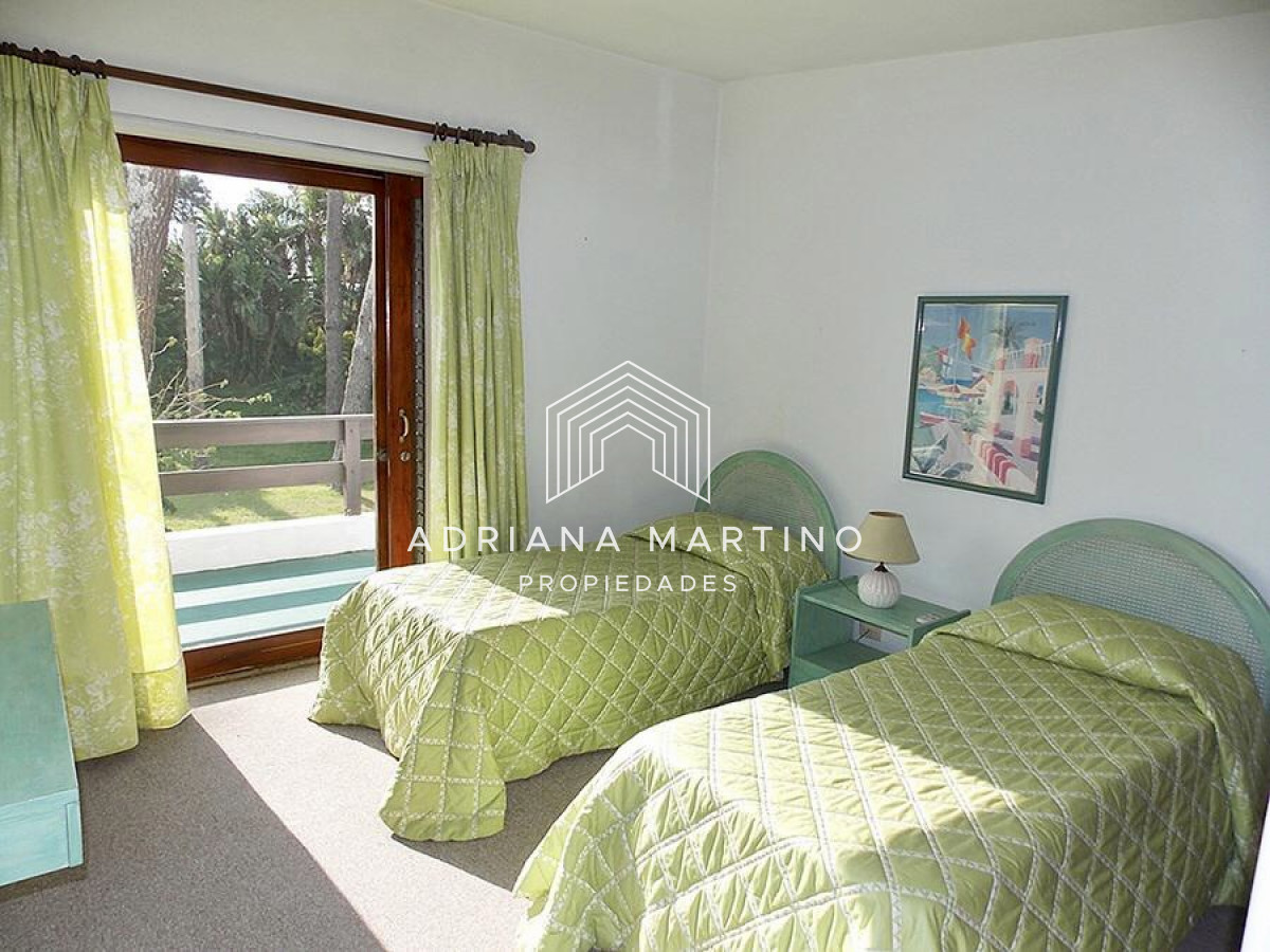 Casa ID.70628 - Hermoso Chalet a metros Del Mar sobre playa Mansa 