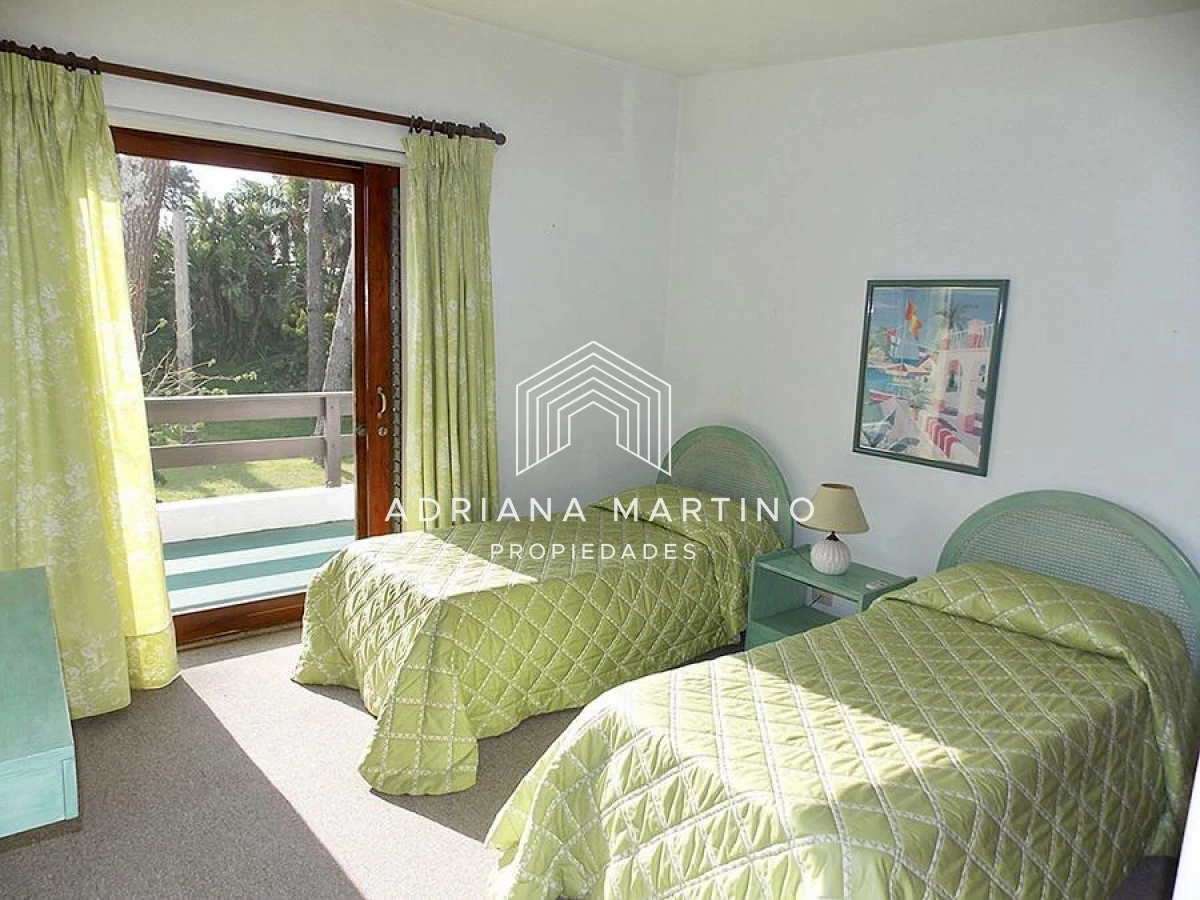 Casa ID.70628 - Hermoso Chalet a metros Del Mar sobre playa Mansa 