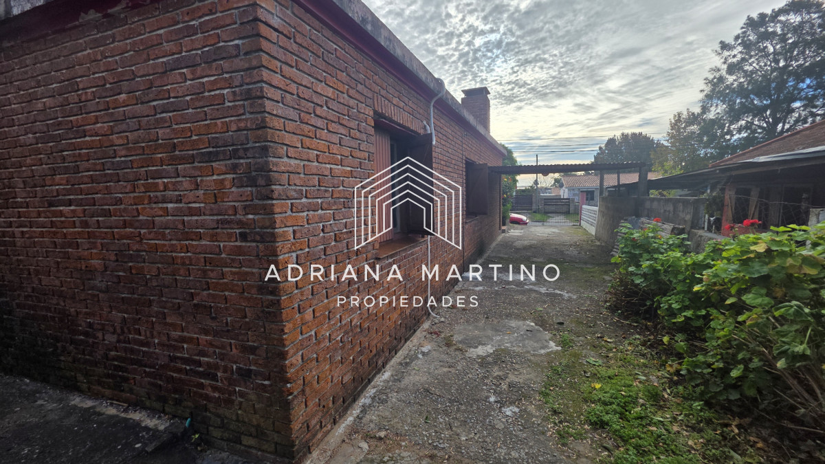 Casa ID.71718 - Oportunidad en barrio Biarritz: Solida construccion con gran potencial.